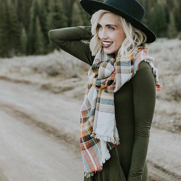 Accessories - Grey plaid blanket scarf